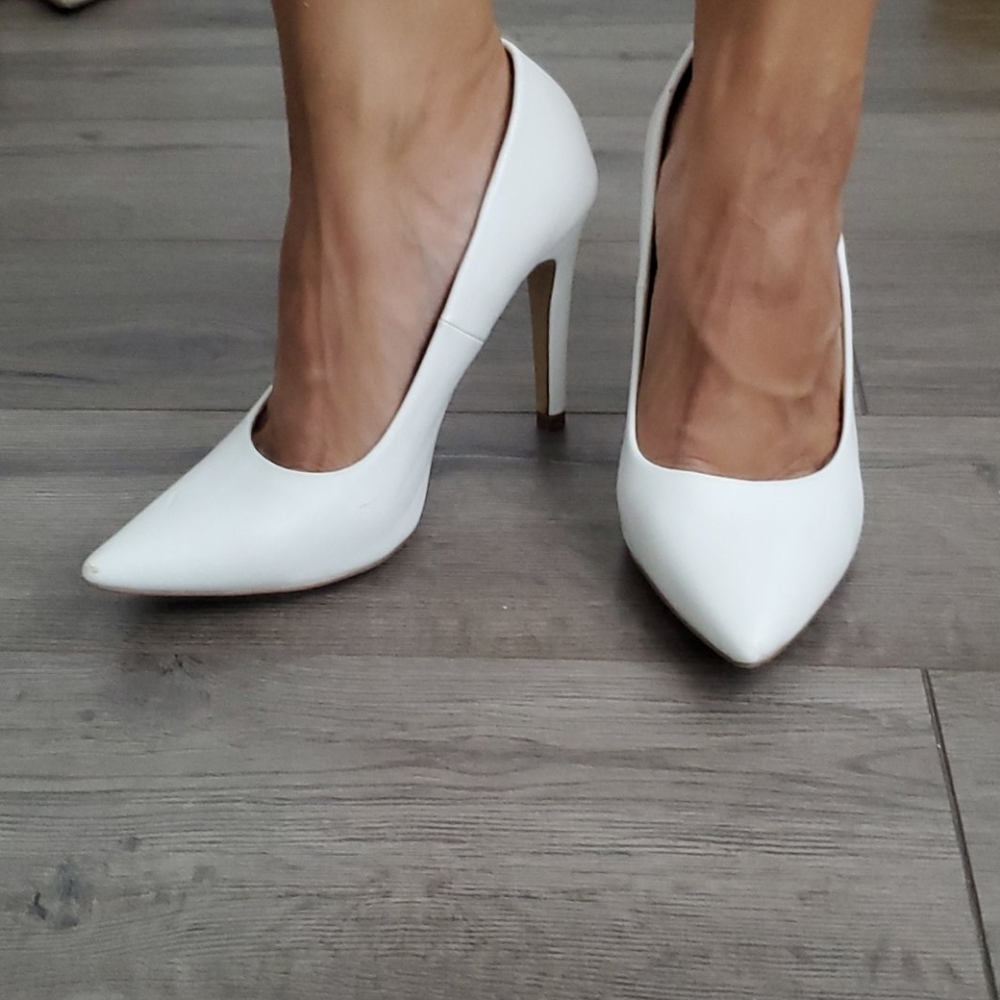 White Pointed Toe Heel